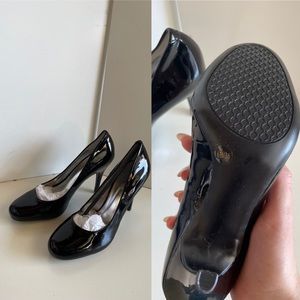 Classy black business heels like new condition